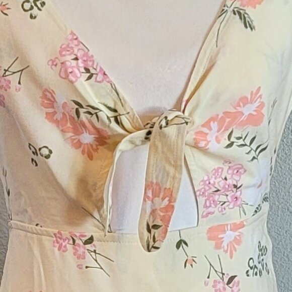NWT Abound Dress with Flowers Midriff Date Night Cut Out Soft Yellow Casual - Picture 6 of 6